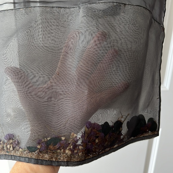 NWT Karin Varvar hand crafted sheer gray scarf w/dried flowers at ends - Picture 2 of 7